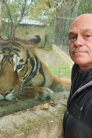 Britain's Tiger Kings - On the Trail with Ross Kemp Poster